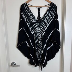 India Boutique Black and White Tunic Top (B)